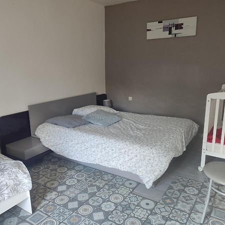 Maison Plain Pied, 2 Chambres, Longere Typique , Fraiche, Dans Bourg Avec Tous Commerces Luçay-le-Mâle المظهر الخارجي الصورة