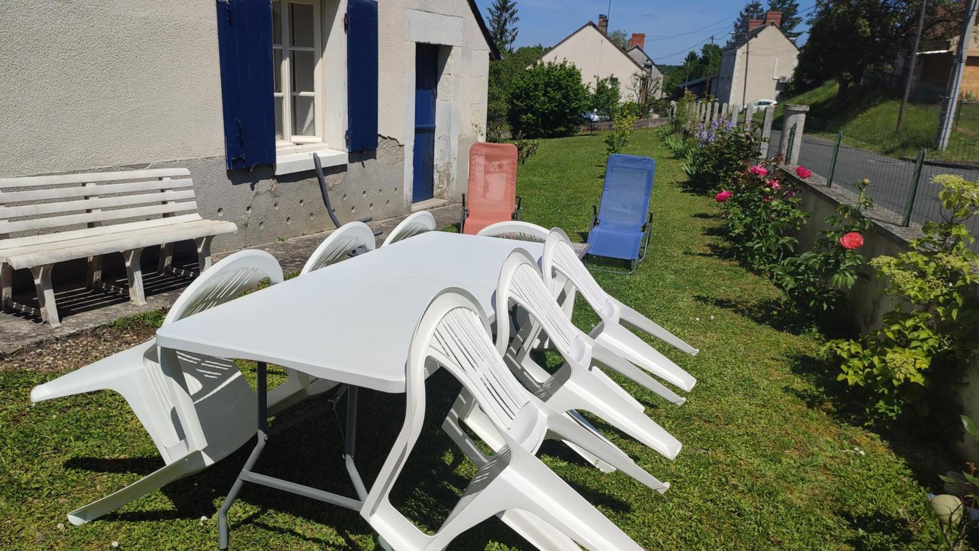 Maison Plain Pied, 2 Chambres, Longere Typique , Fraiche, Dans Bourg Avec Tous Commerces Luçay-le-Mâle المظهر الخارجي الصورة
