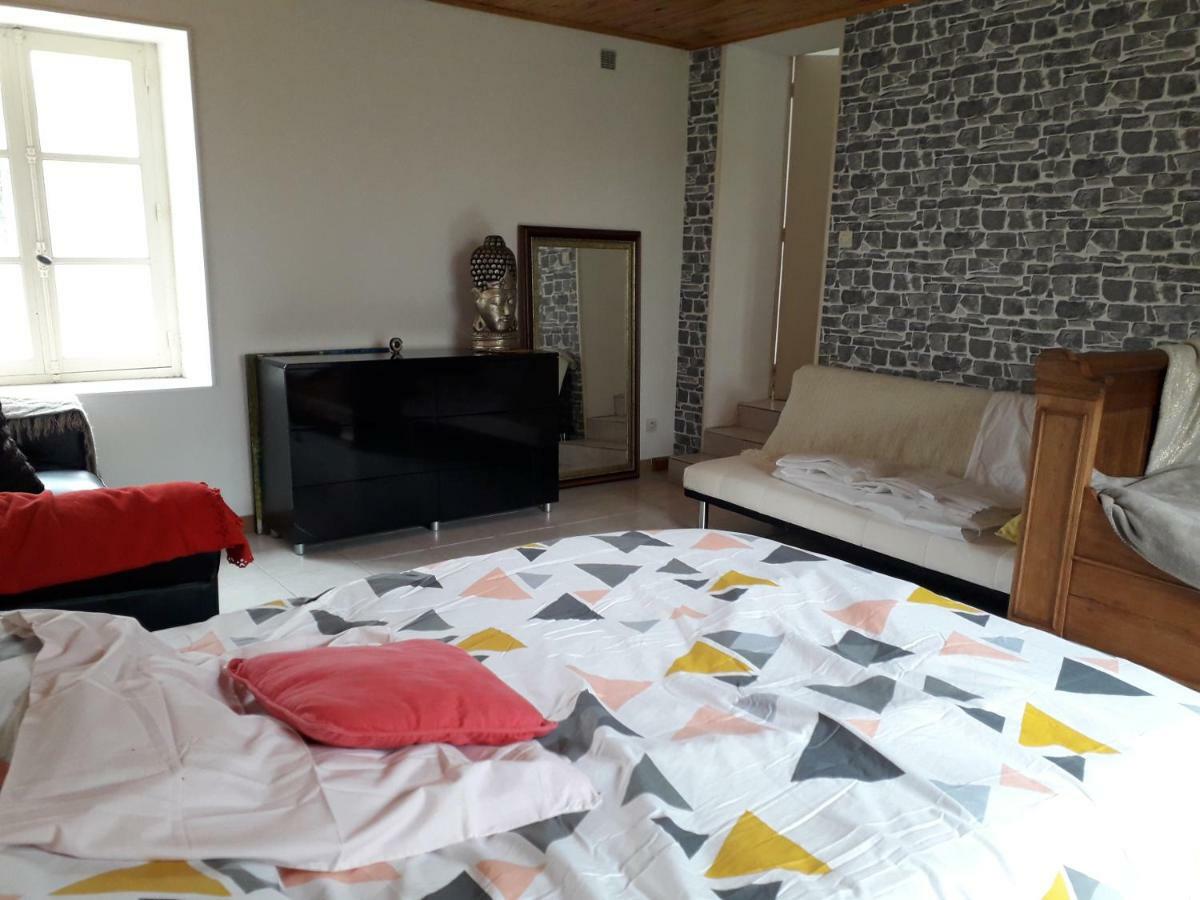 Maison Plain Pied, 2 Chambres, Longere Typique , Fraiche, Dans Bourg Avec Tous Commerces Luçay-le-Mâle المظهر الخارجي الصورة